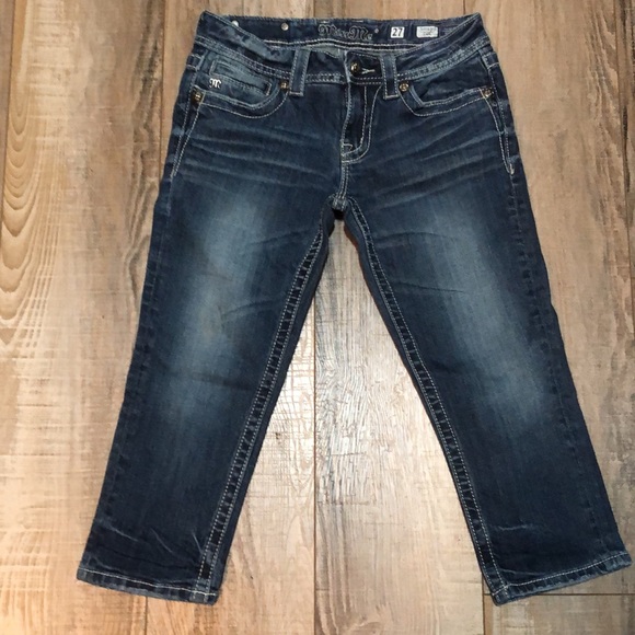 π₯³HPπ₯³ Miss Me Soaring Angel Wing Capris - Picture 5 of 12